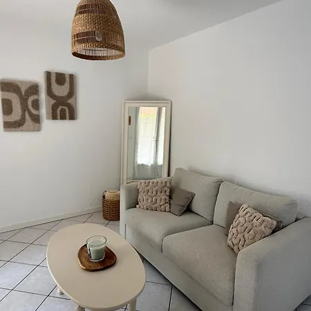 Pavillon Le Luc Tatil Evi